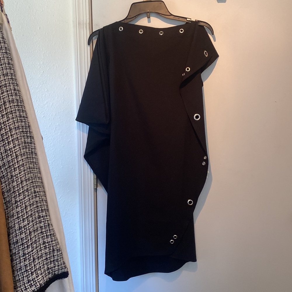 NWT modern open sleeve industrial grommets tunic style top